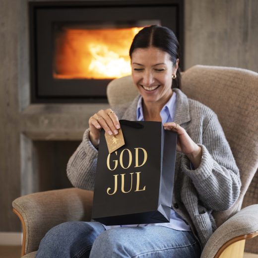 Guldpaket med 4 julklappspåsar